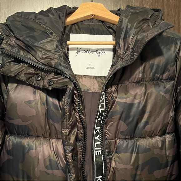 Kendall + Kylie Ixora Military Camo Puffer Hooded Coat - Picture 4 of 9
